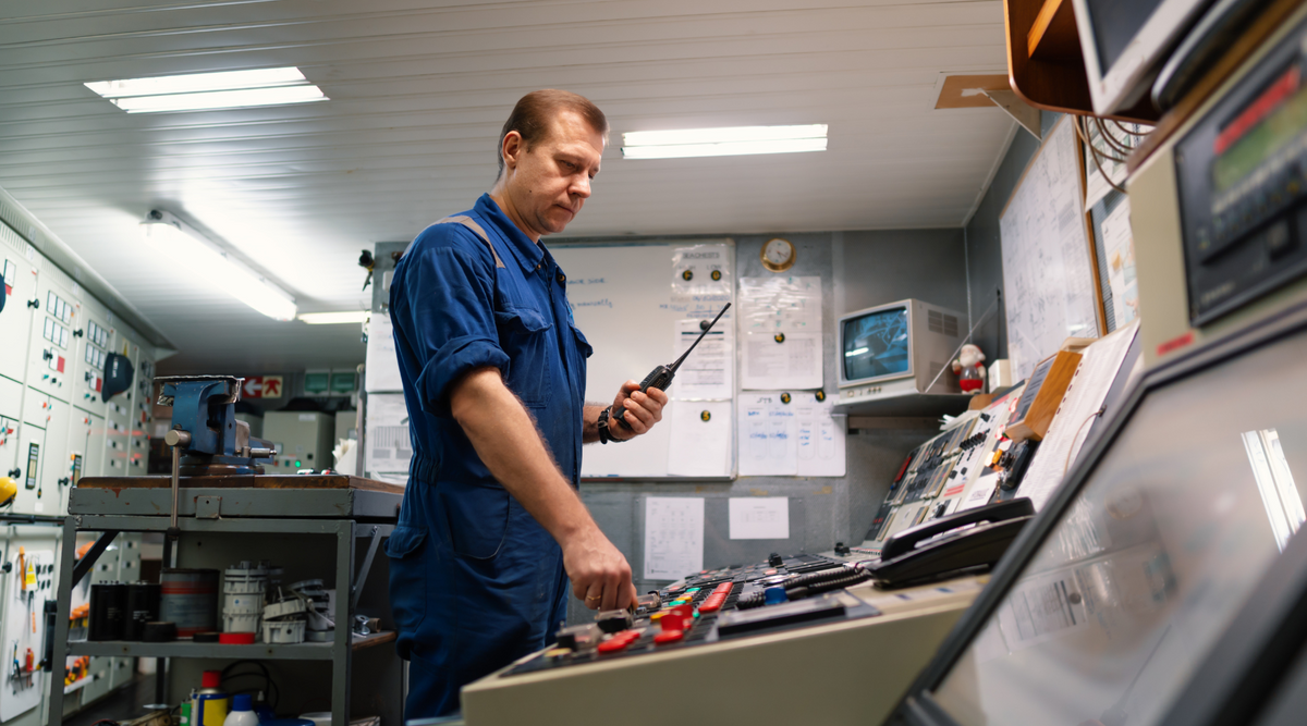 Features and Performance Comparison of Two-Way Radios